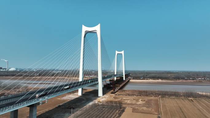 4K航拍大桥黄河跨河大桥吊桥桥梁高速车流