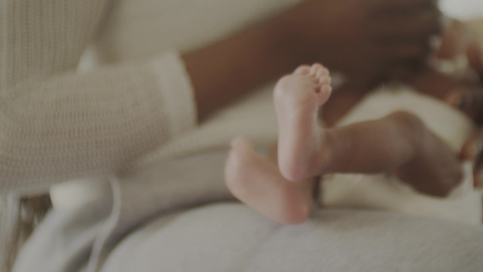C/U婴儿脚小婴儿的脚特写视频素材