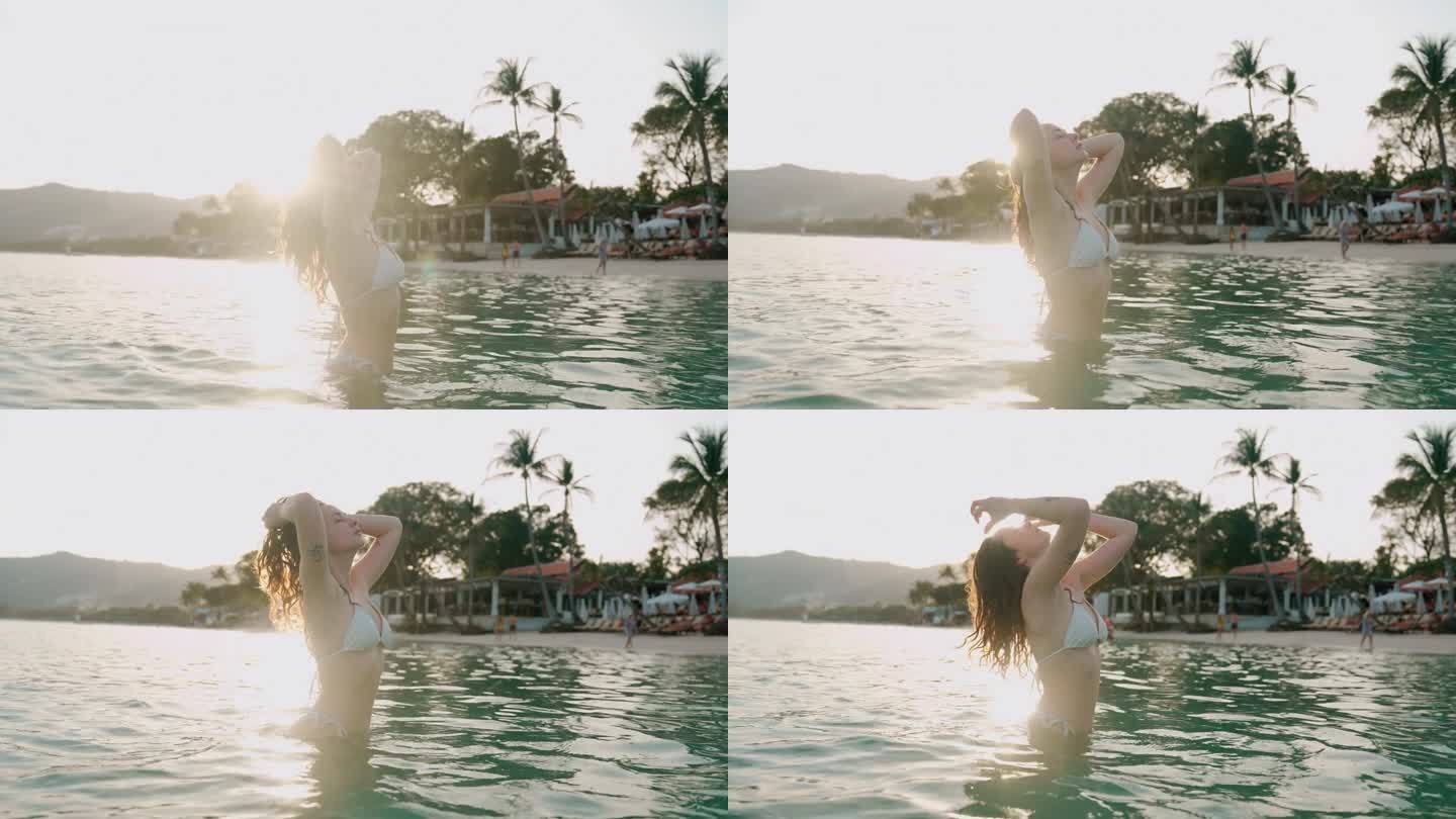 女子在苏梅岛的海里游泳