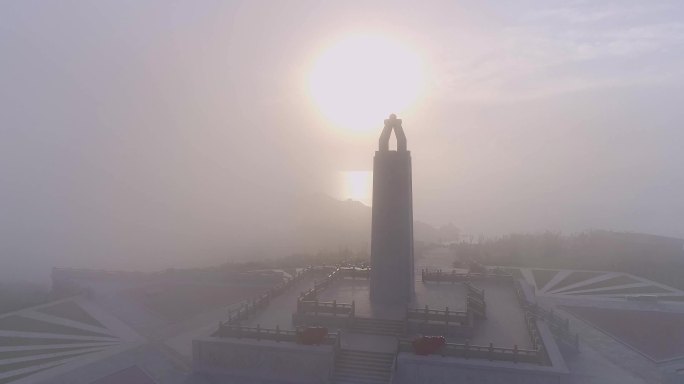 台州大陈岛垦荒纪念碑日出迷雾航拍