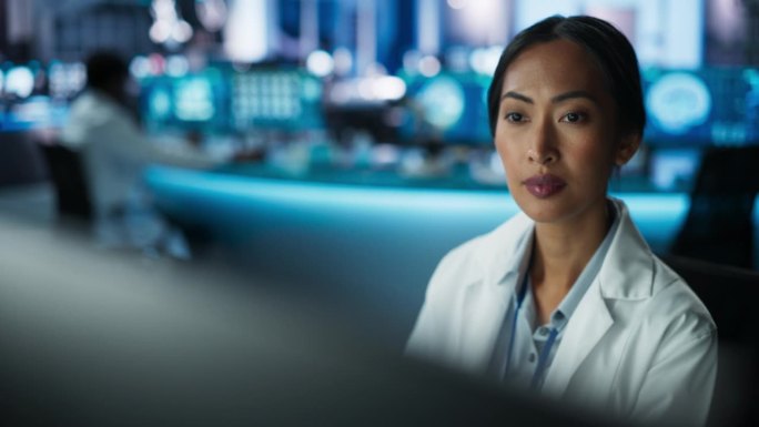 现代医院医学研究实验室中亚洲女医生使用台式电脑的画像专业医师核对患者检查结果、药物处方、症状史