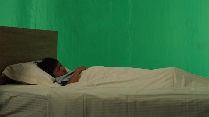 小孩绿幕睡觉做梦梦境卡通坐飞机坐车