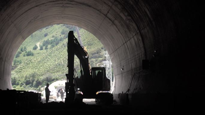 隧道施工 隧道 筑路工人 铁路建设
