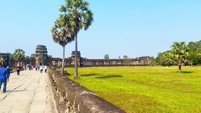 吴哥窟是为纪念毗湿奴神而建的寺庙建筑群，位于柬埔寨北部暹粒省吴哥地区