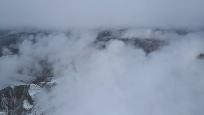 雪山云雾仙境