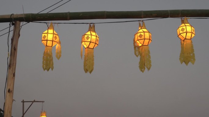 在泰国清迈的中秋之夜，挂着彩灯