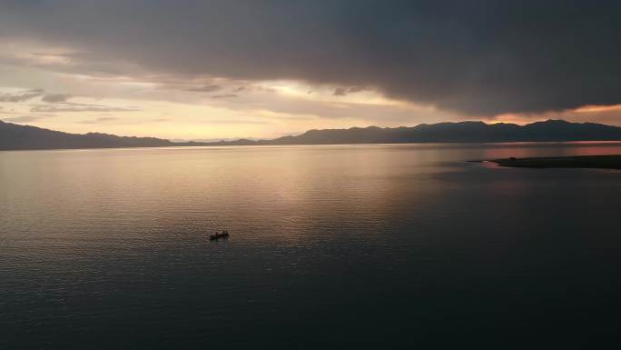 赛木里湖夕阳朝阳航拍