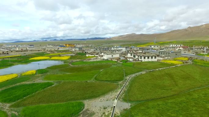 高原 藏族村庄航拍