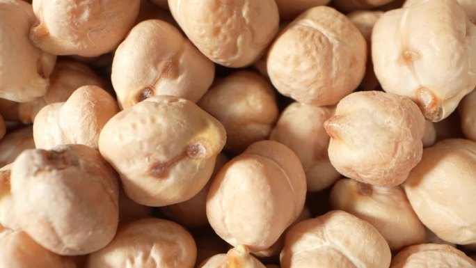 鹰嘴豆营养丰富，用途广泛，是全球美食中很受欢迎的豆类。
