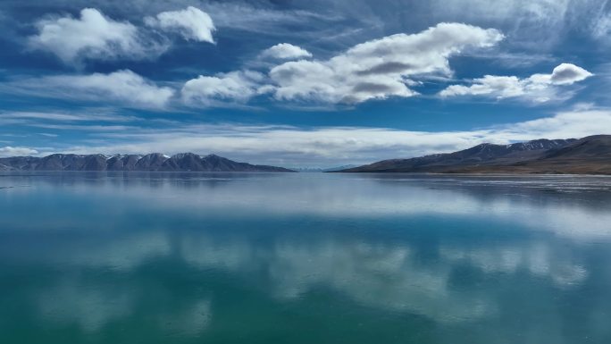 西藏那曲航拍圣湖当惹雍错高原湖泊风光