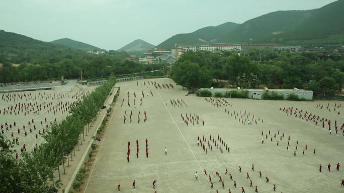 航拍少林寺塔沟武校学生练武