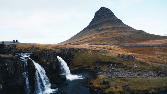冰岛标志性的Kirkjufell山“女巫的帽子”剧照