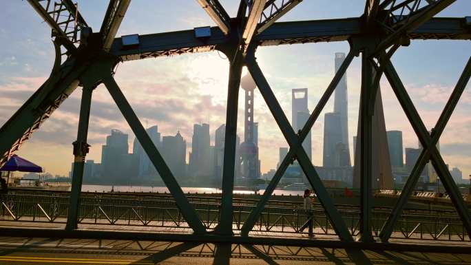 上海外滩外白渡桥清晨风光