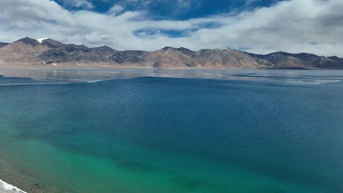 圣湖当惹雍错高原湖泊牧场风光