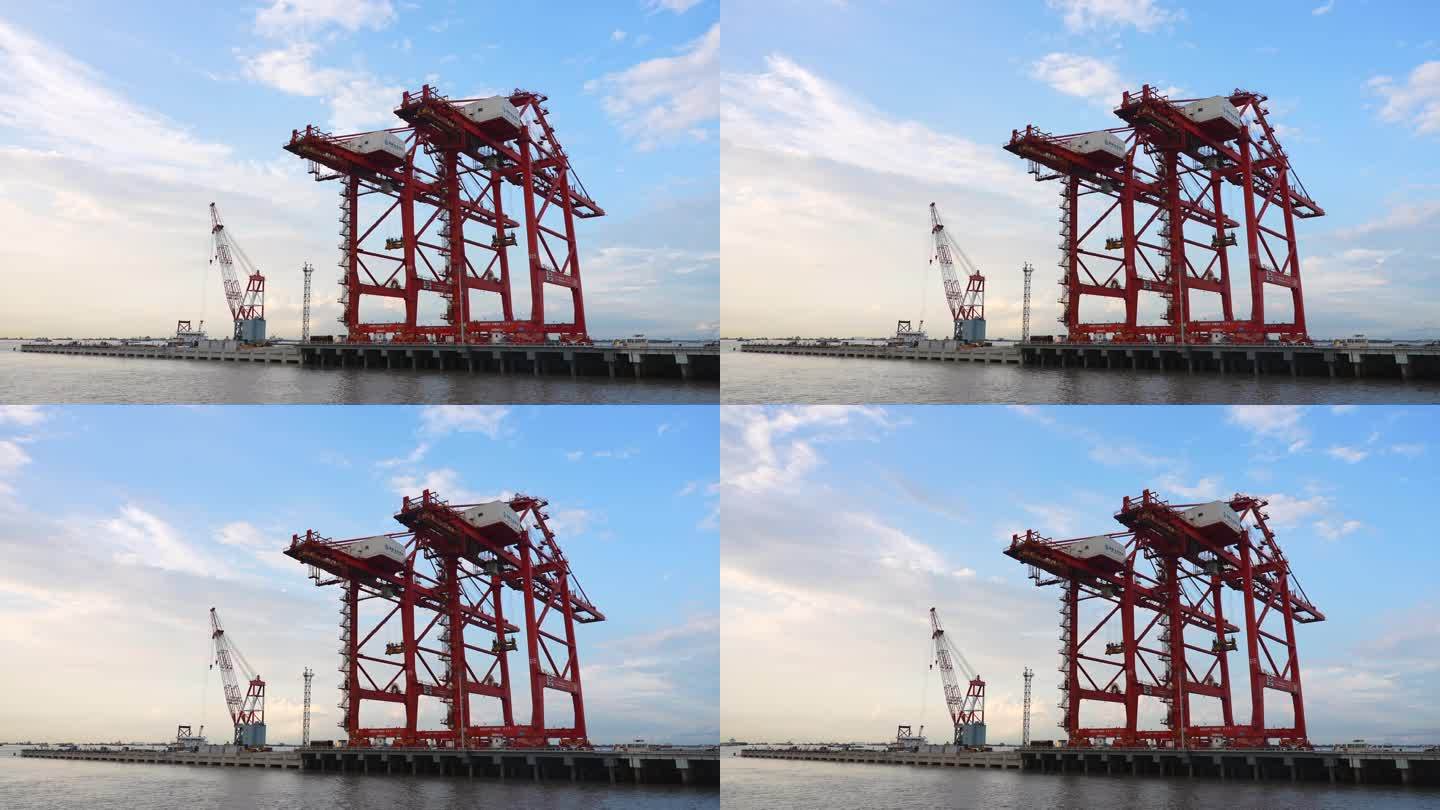 江苏太仓港口自动化码头龙门吊延时摄影