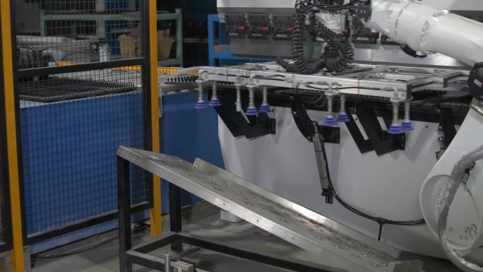 自动化工厂生产车间机械臂运作现代化科技