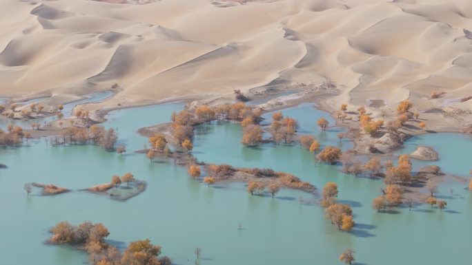 航拍秋天的新疆葫芦岛风景