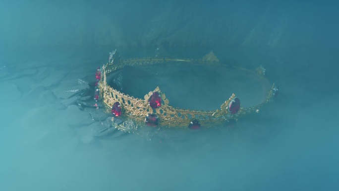 迷雾洞穴中沉没王冠的奇幻场景