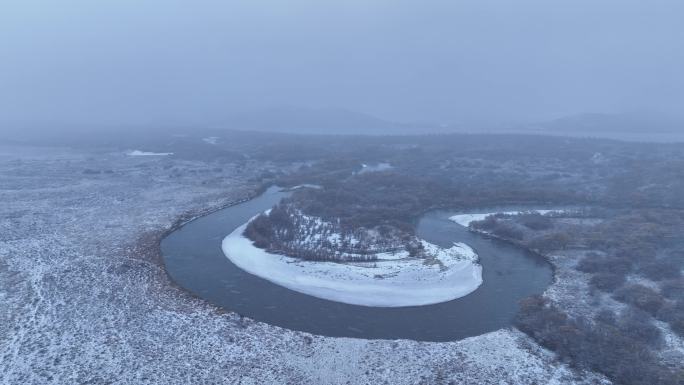 航拍秋季湿地河流风雪交加