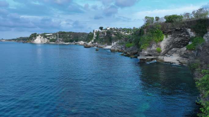 印尼巴厘岛悬崖海滨热带自然风光航拍