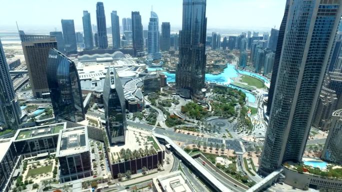 迪拜，阿拉伯联合酋长国- 2023年5月28日:阿联酋迪拜城市现代区的蓝天鸟瞰图。白天，哈利法塔的城