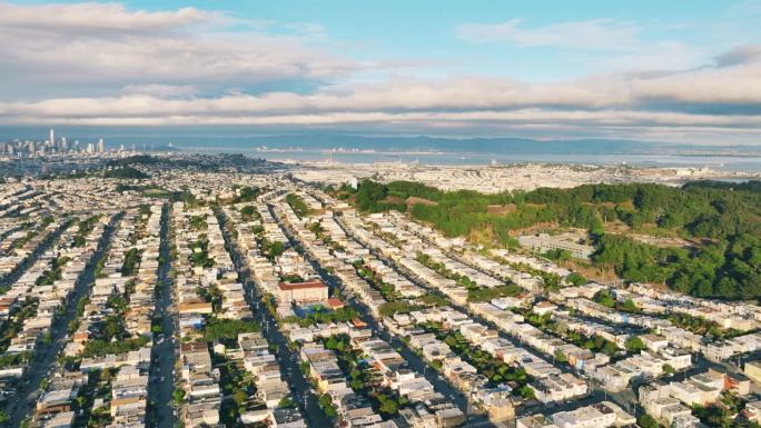 旧金山天空:充满活力的城市景观和海岸美景的全景无人机视图