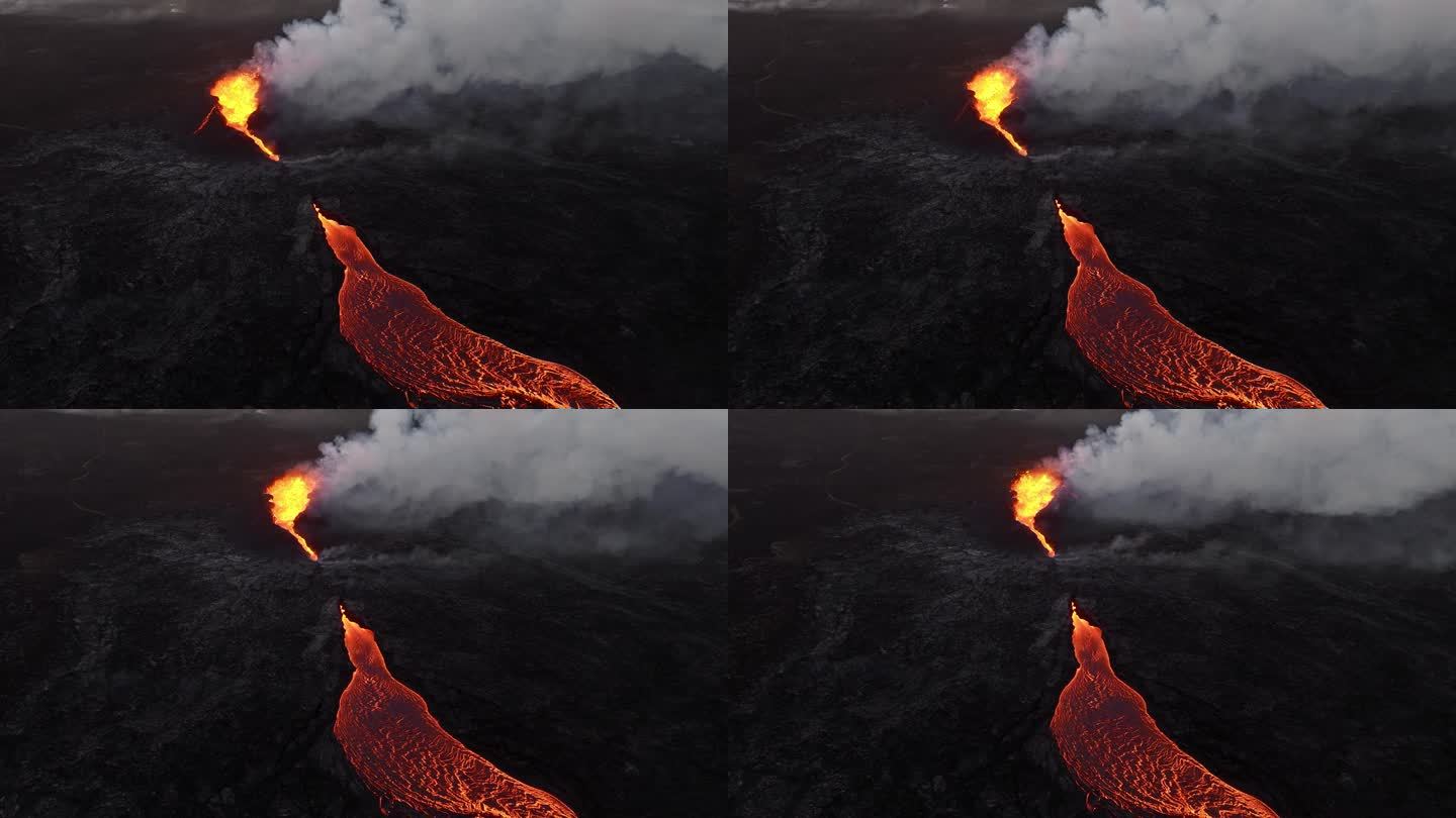 地质现象:火山喷发的熔岩，火焰和烟雾的迷人景观