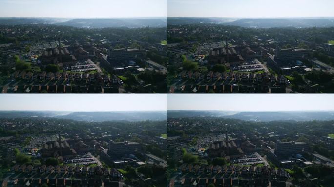 无人机拍摄的视频展示了英国斯坦克利夫的工业建筑、熙攘的街道、杜斯伯里综合医院和约克郡的早晨景观。