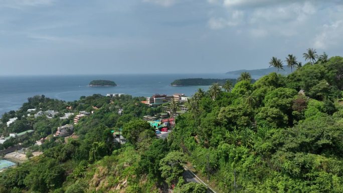 阳光明媚的一天飞越普吉岛山地交通道路海岸线航拍全景4k泰国