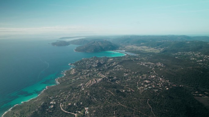 高空航拍，无人机镜头，海岸线全景，科西嘉岛
