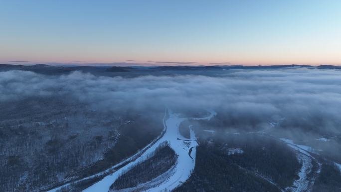 航拍冷空气迷漫的林海雪原