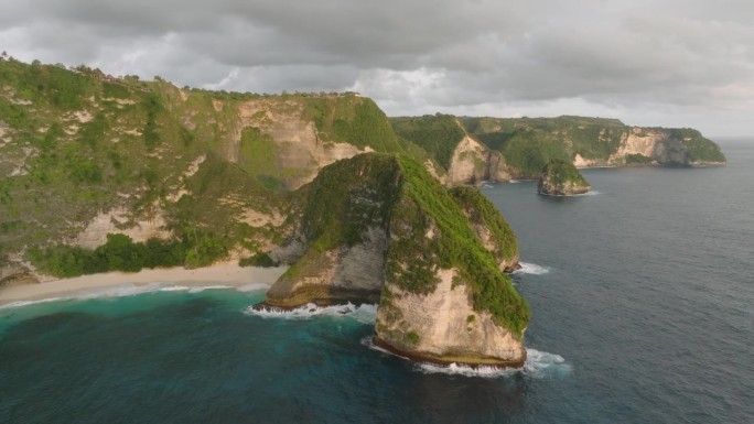 印尼巴厘岛，佩尼达岛与霸王龙角和克林金海滩的航拍