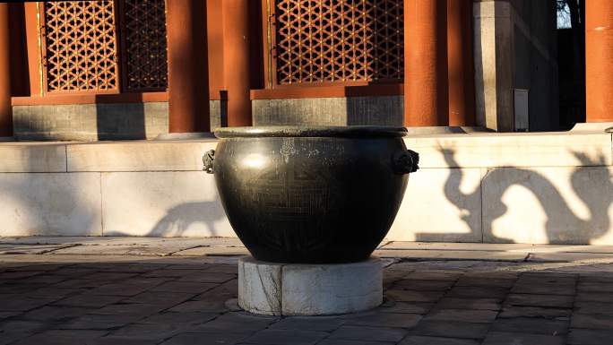 北京颐和园仁寿殿铜缸冬季光影延时