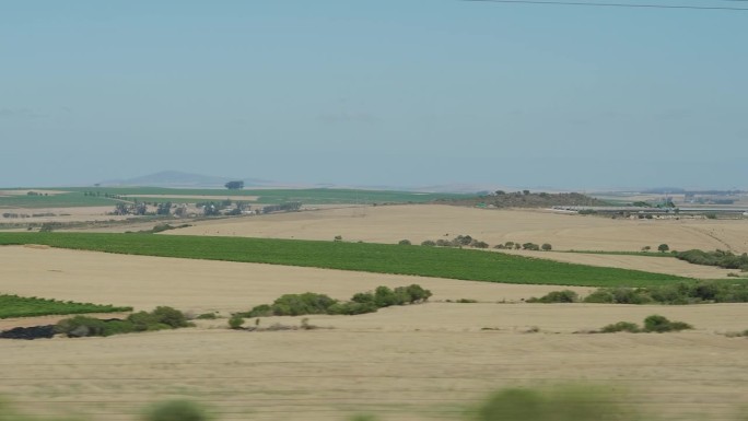 开车穿过南非农村，手持b-roll从一辆行驶的汽车