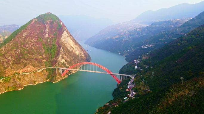 航拍三峡红叶