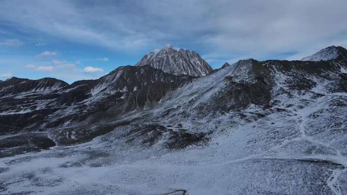 航拍川西雅拉雪山