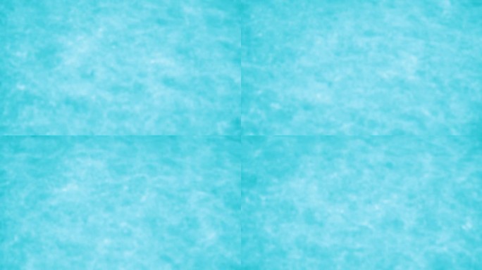 近距离观察水纹理与水波纹，波浪和水滴。有机调在明亮的蓝色滴影腐蚀性效果与波折射光。水视频横幅。