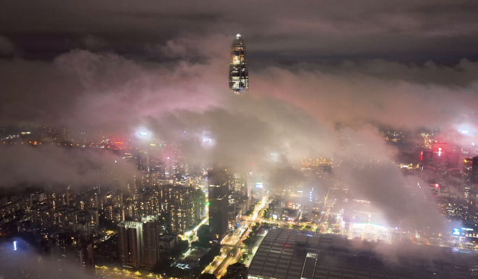 雨后云海中的深圳平安大厦