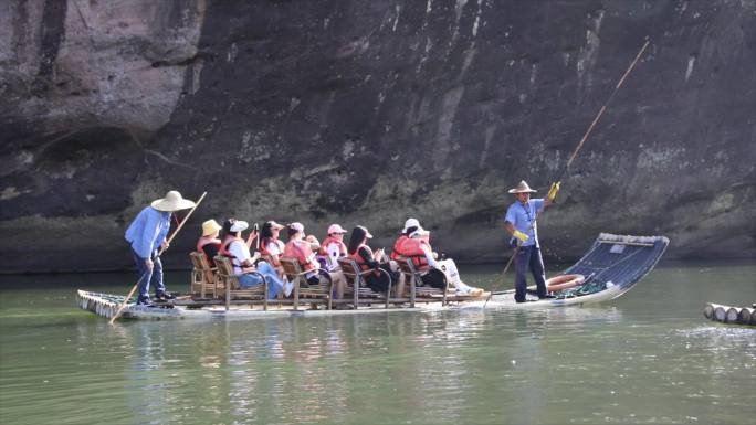 绿水青山间武夷山九曲溪竹筏之旅