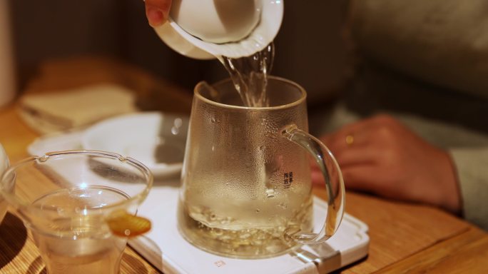 茶艺师泡茶升格慢镜头