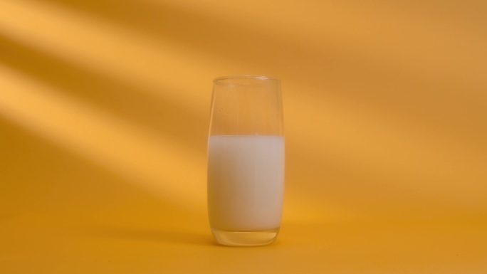 奶粉溶解一勺奶粉奶粉入水细腻奶粉