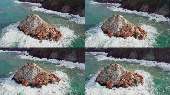 撒丁岛，伊格莱西亚斯，斯科利奥莫尔托岛:撒丁岛著名岩石的梦幻鸟瞰图。