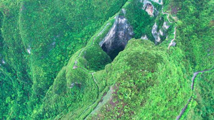 4K壮丽山河自然天坑地貌雄伟山峰航拍视频