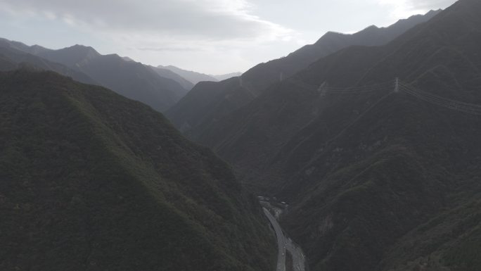 航拍秋天秦岭山顶云海风景