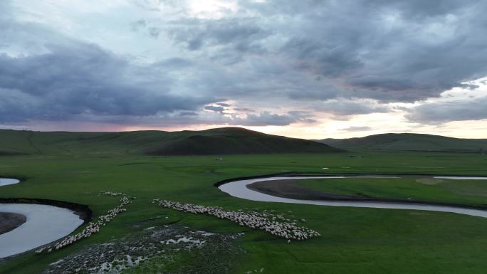 草原河流羊群远山一抹夕阳