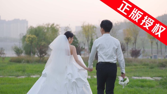 拍婚纱照 户外拍照 新人夫妇