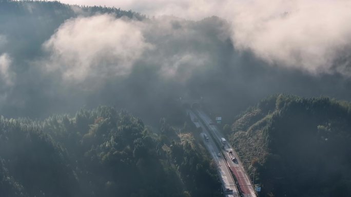 雪峰山隧道入口