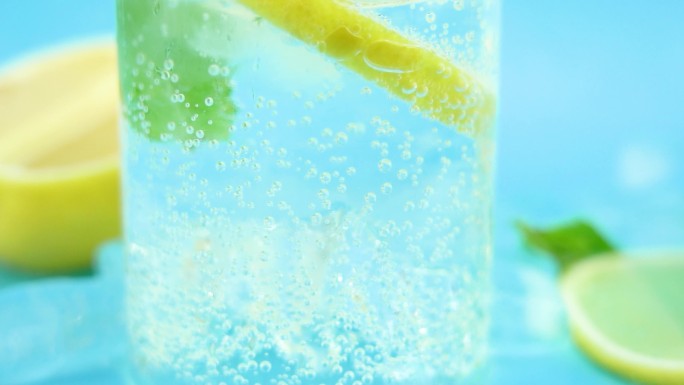 4K夏季冰镇柠檬气泡水气泡饮料解暑实拍