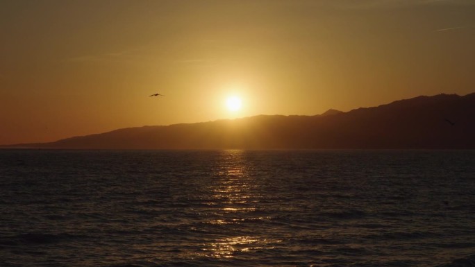 美国洛杉矶圣莫尼卡圣莫尼卡湾的日落