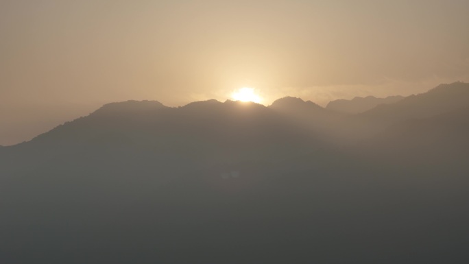 航拍云海秦岭秋季风景